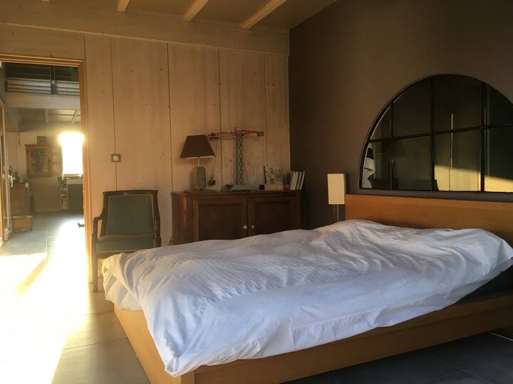 ห้องนอนใหญ่พร้อมเตียง 160 ซม.