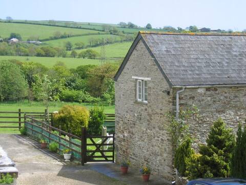 Country cottage with woodburner!