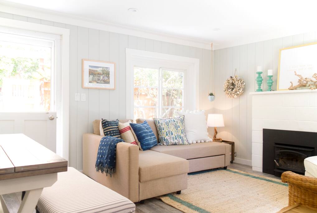 Living room and expandable dining table