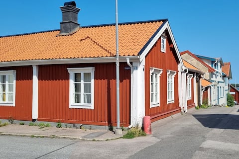 Historic 18th century house in the heart of Öregrund