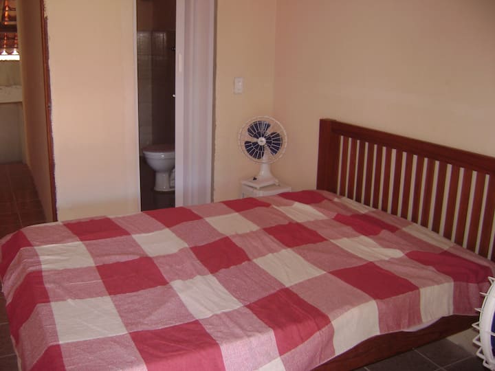 ห้องสวีทคู่พร้อมพัดลมทางเข้าระเบียง