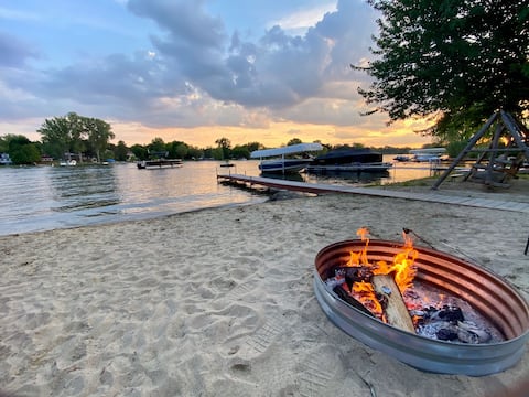 Relax and unwind Lakefront on beautiful Clear Lake