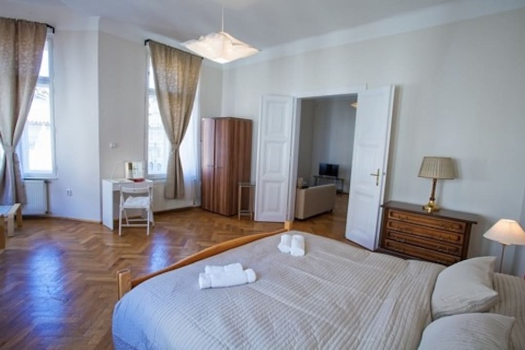 The BEST location!
2BDR IN THE HISTORICAL CENTER, BY CHARLES BRIDGE