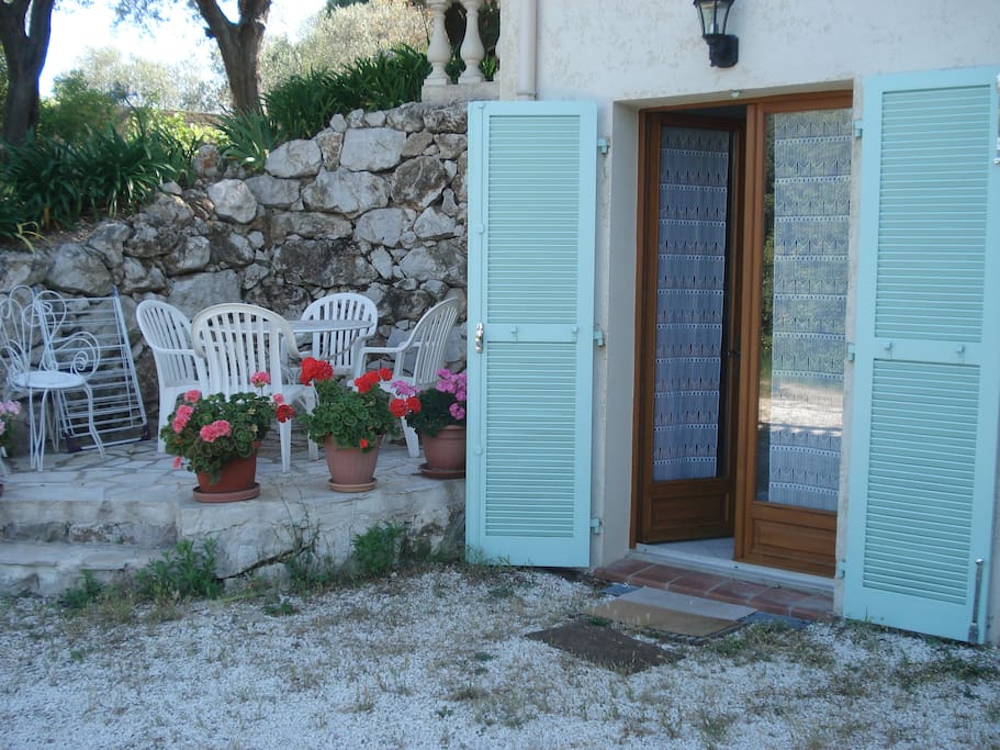 L'appartement au rez de chaussée de ma maison, petite terrasse plein sud
