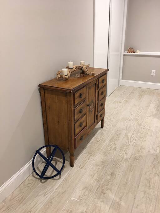 Bedroom 1:
Amenities
• 1 Full Bed
• 2 Twin Bed
• Large Closet
• Mini Fridge
• Wifi