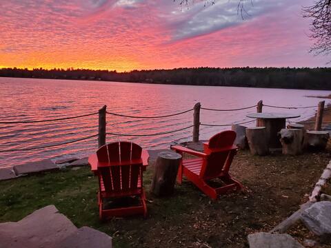 Cozy Lake Front Gem!