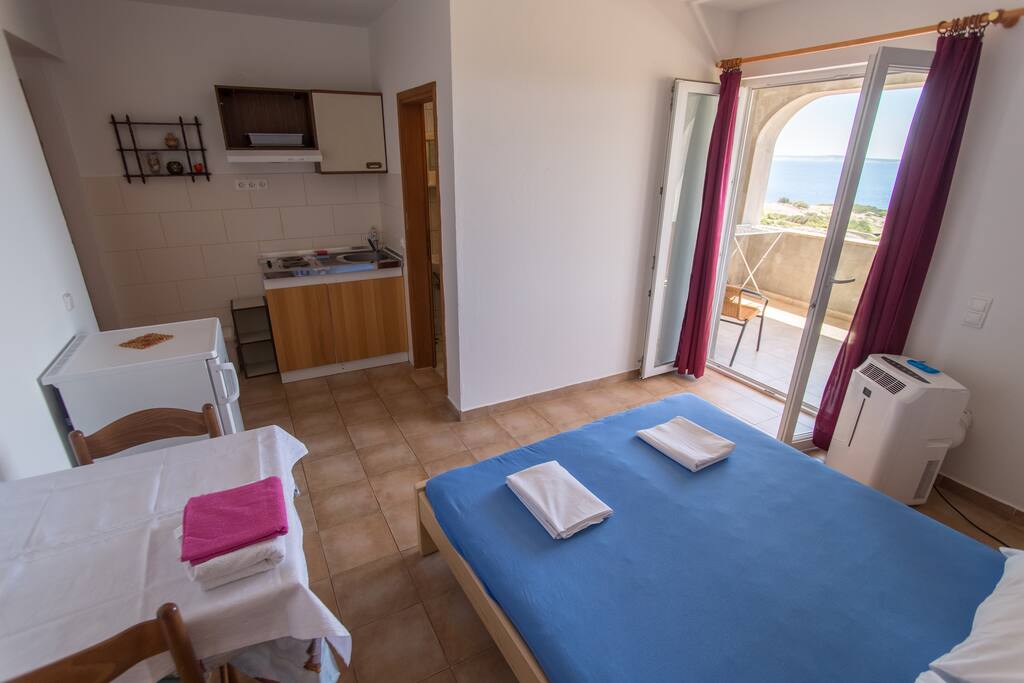 room overview, seen from the other side