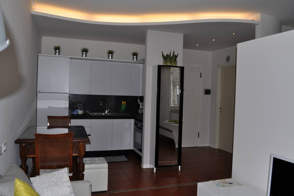 Soggiorno e angolo cottura - living room and kitchen