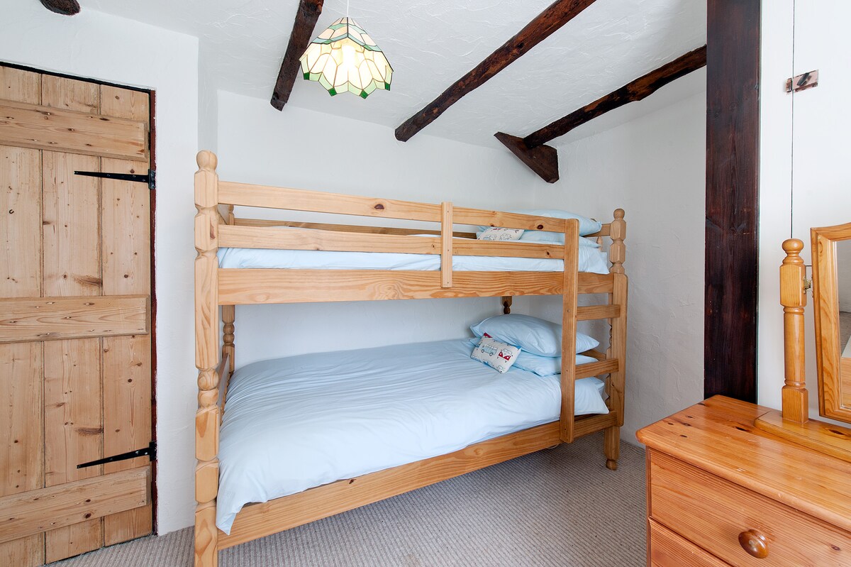 Двуетажна стая