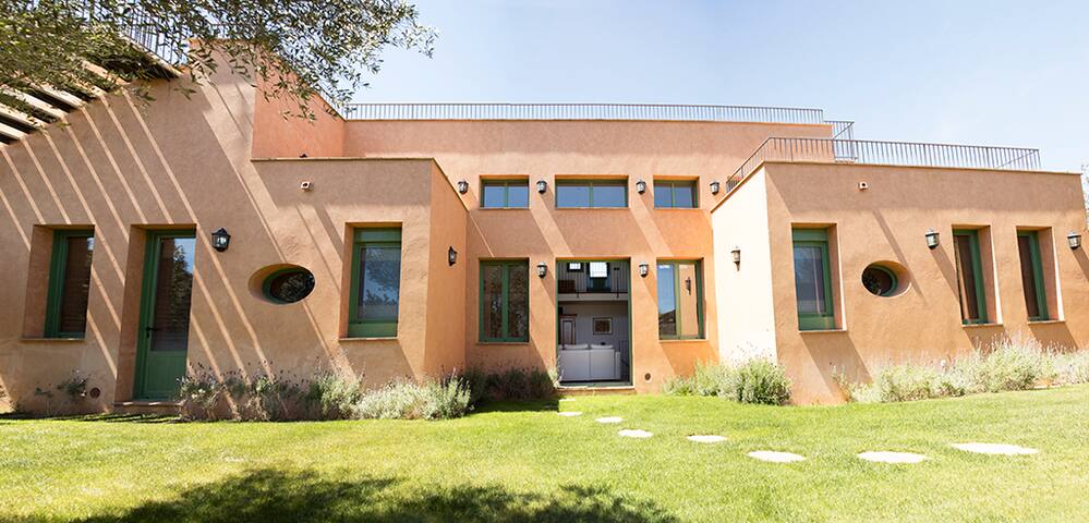 Anahuacal·li on the hilltop over the sea gallery image 2