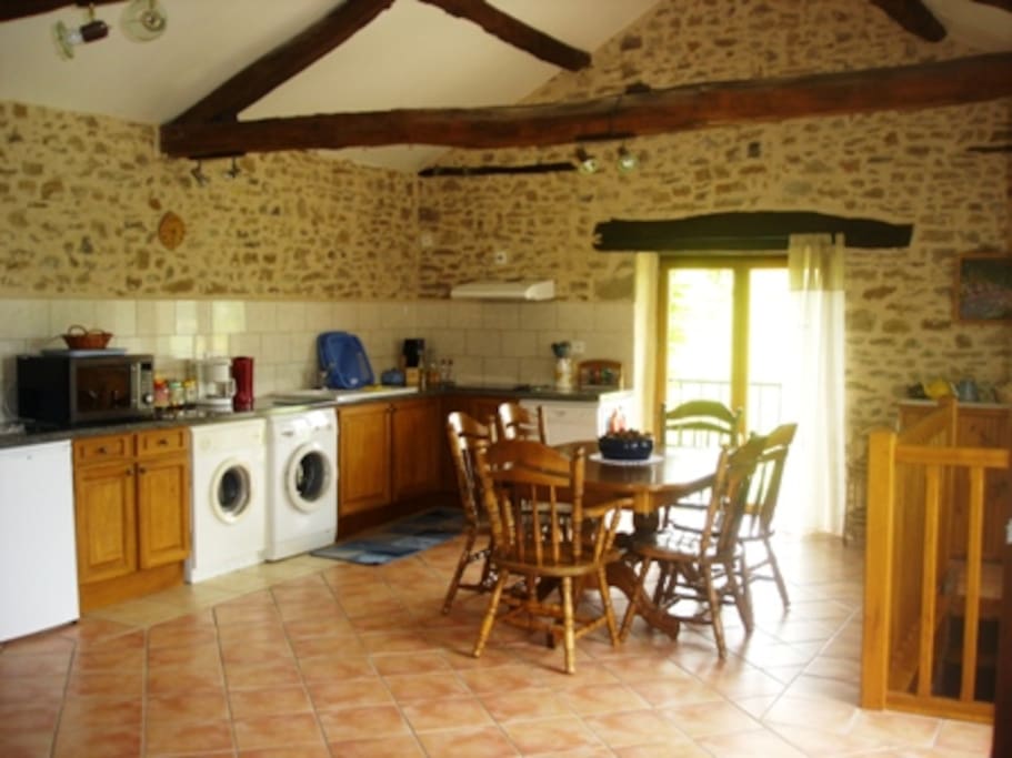Kitchen & Dining Area