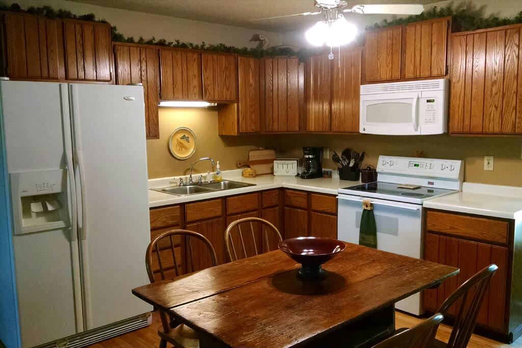 Fully equipped kitchen.
