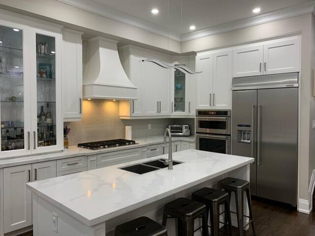 Executive Home ~ Close to Downtown Toronto gallery image 3