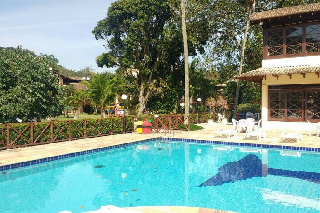 VISTA PISCINA - CONDOMÍNIO