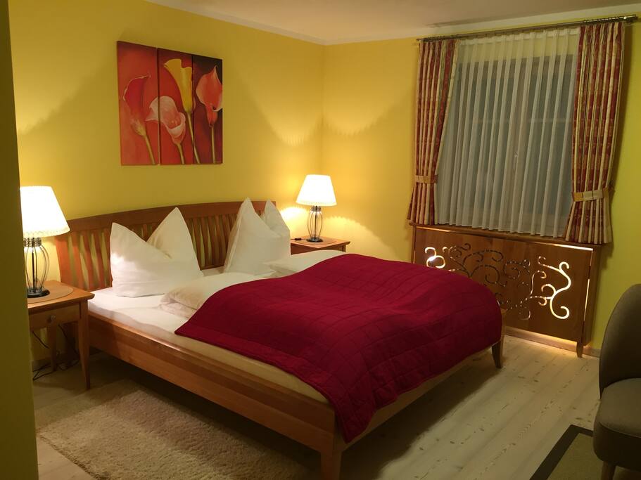 Großes Schlafzimmer