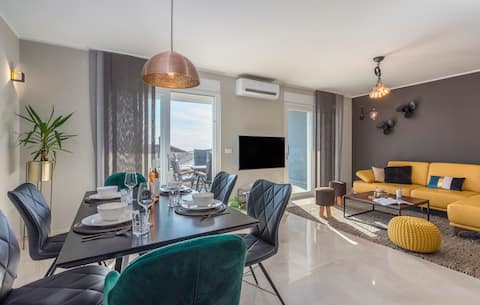 Penthouse with magnificent sea view