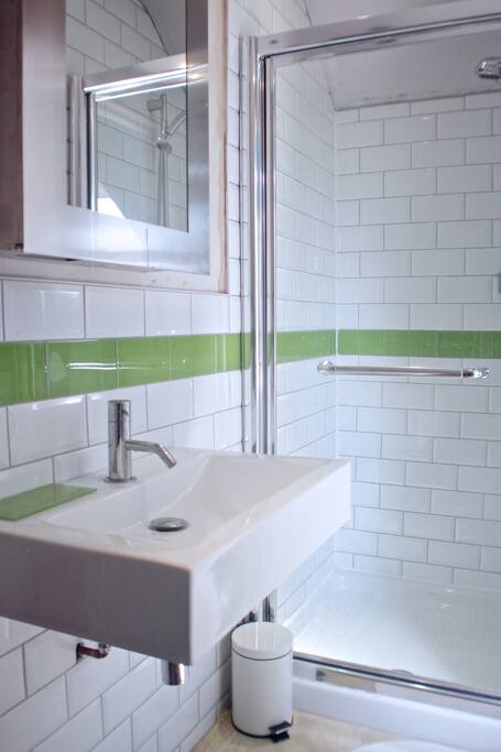 En suite shower
