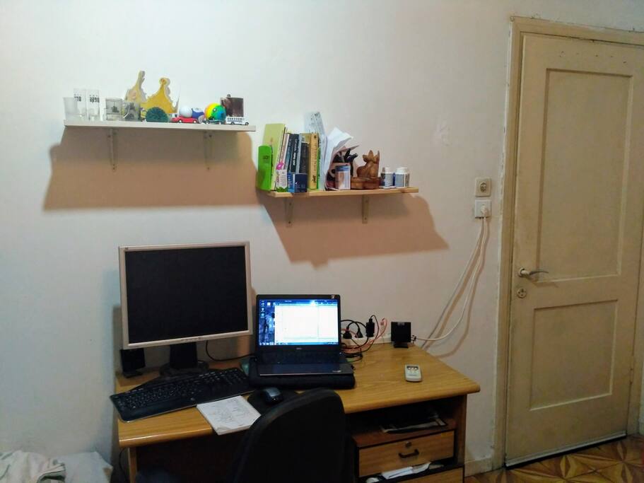 Desk & Monitor
