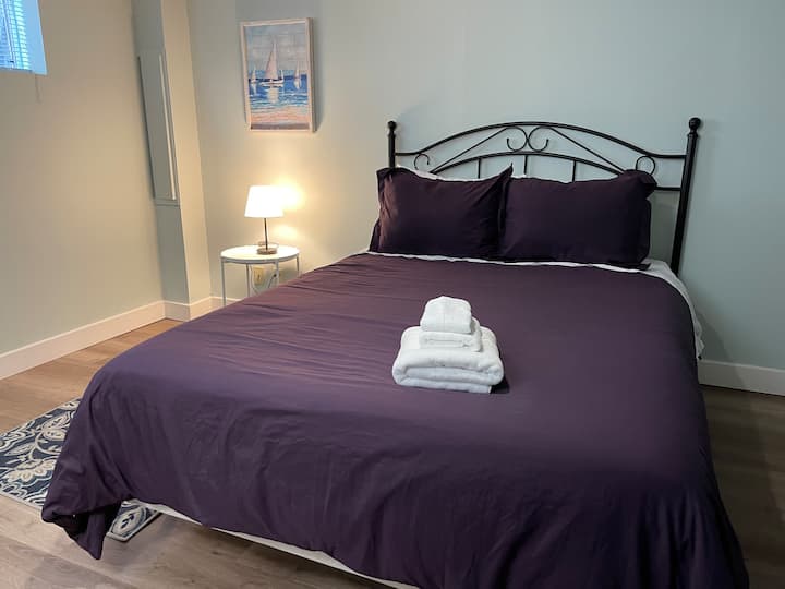 Ravenna/UW/Greenlake Charmer (Basement Queen Bed1) Houses for Rent in