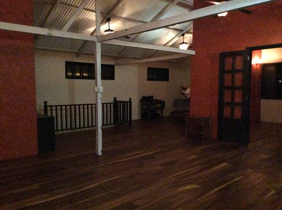 SEGUNDO PISO:HABITACION MASTER Y UNA PRIVADA