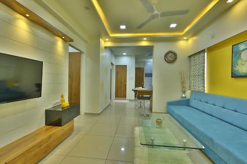 HirvaHomes/Elegant 2bhk flat in new Alkapuri Gotri