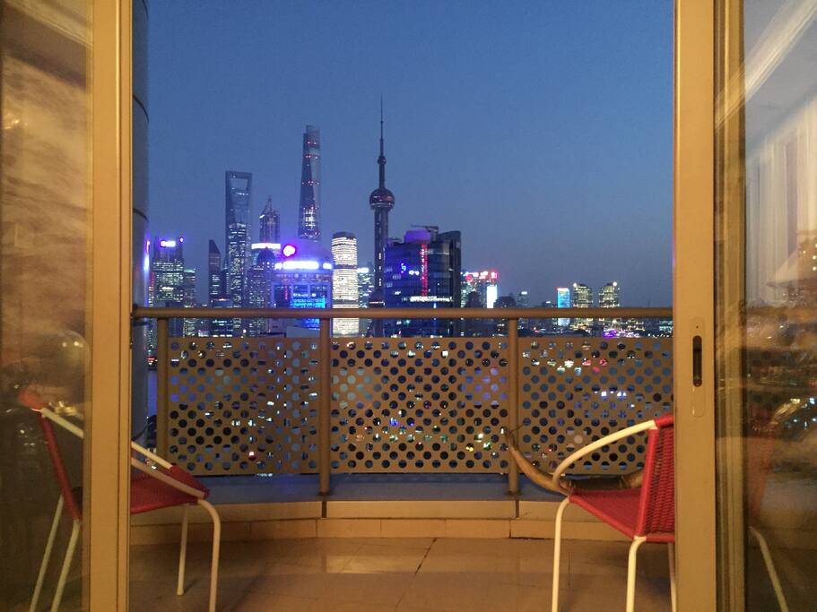 面朝外滩,饮酒小憩amazing view from balcony