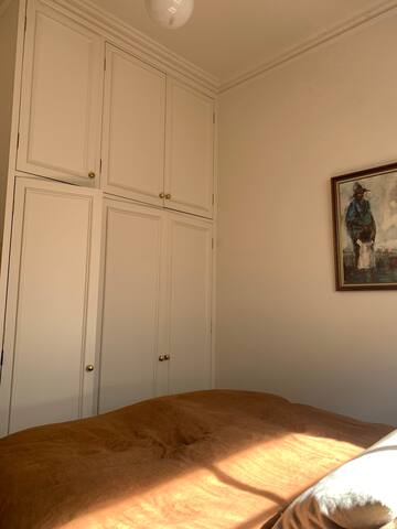 Quant 2 Bedroom Home with parking in Richmond gallery image 3