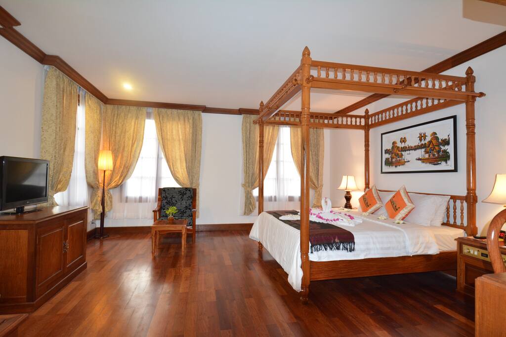 Royal Crown Suite