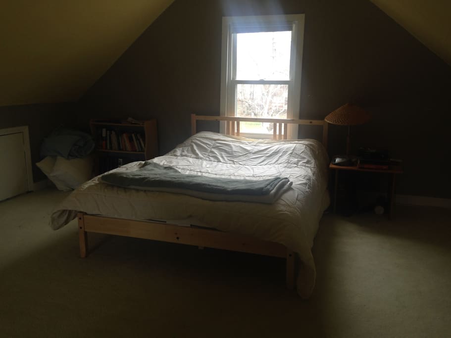 3rd floor bedroom. IKEA Bed, cool breeze from window.