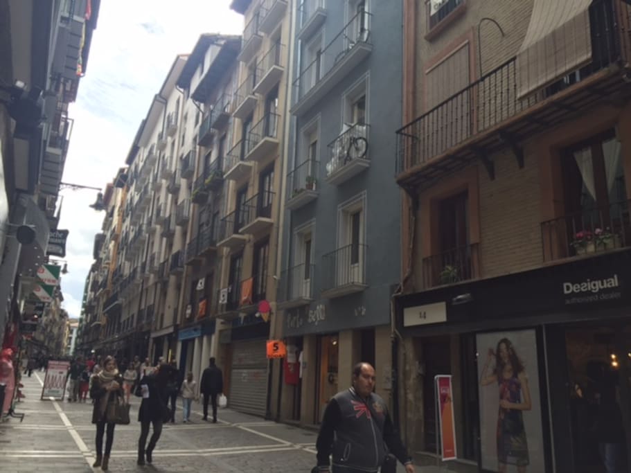 Y además ver largo rato de recorrido por toda la calle Estafeta