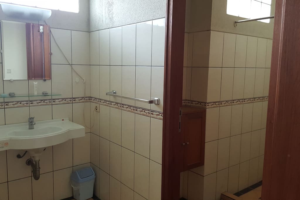 Bathroom (with hot and cold shower)