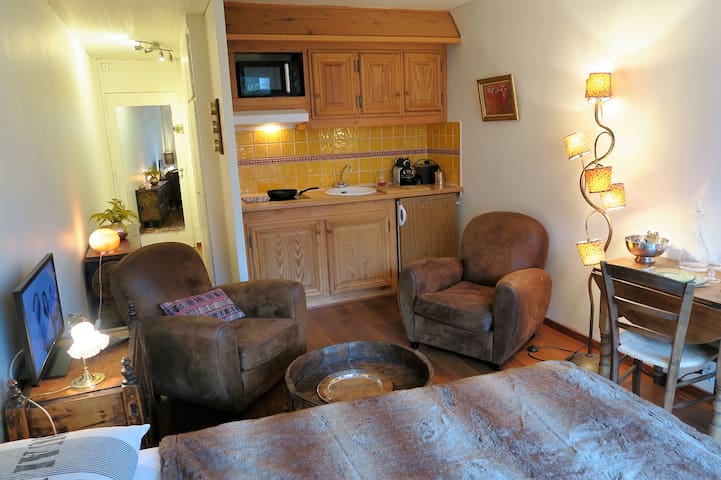 VAL D'ISERE - Studio for 2 people. Village center