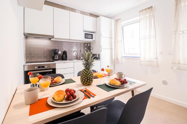 New Building! Casa Abacaxi - 1 min to Beach