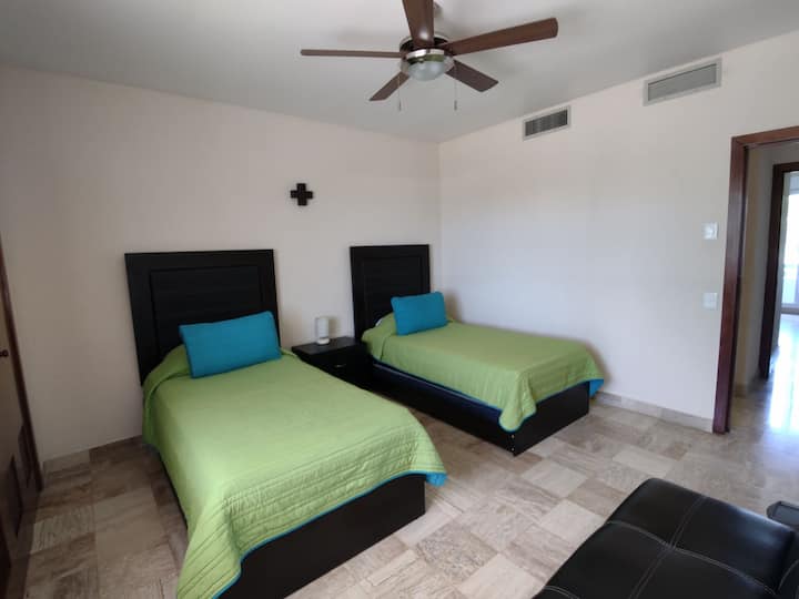 Schlafzimmer 2