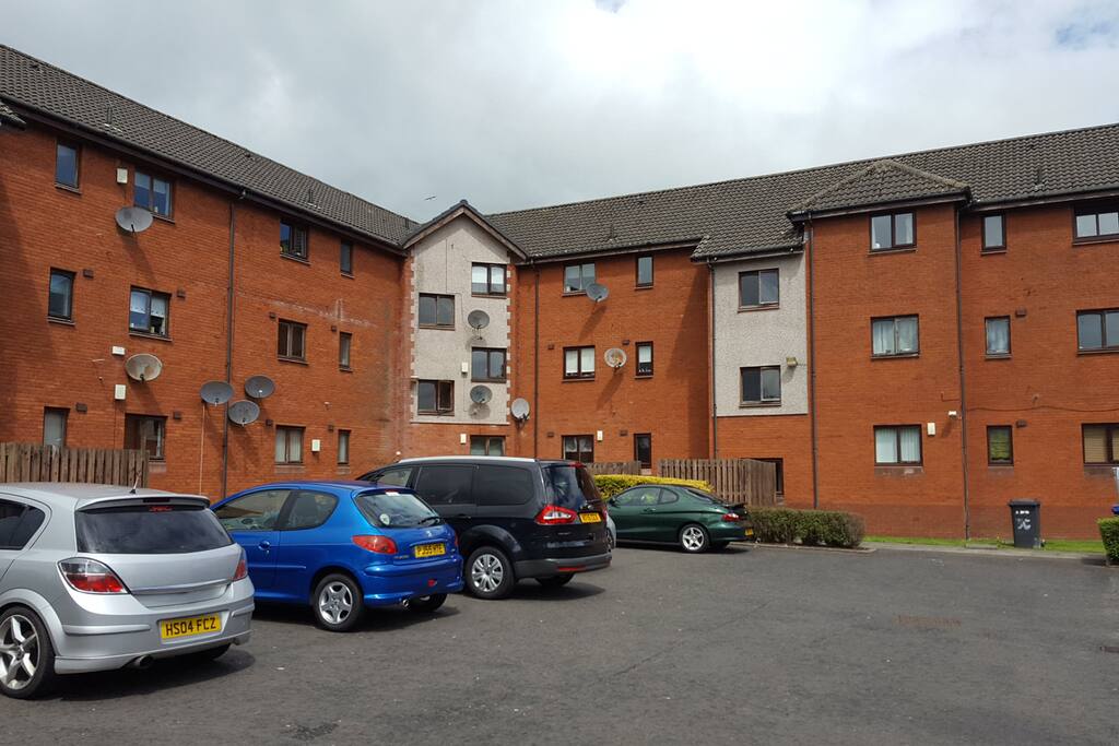 Apartment with private car park