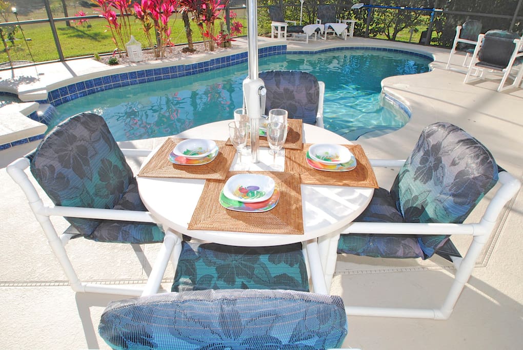 Dining Table,Furniture,Table,Coffee Table,Jacuzzi