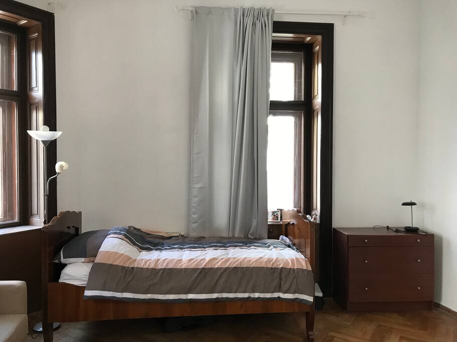 bedroom, single bed