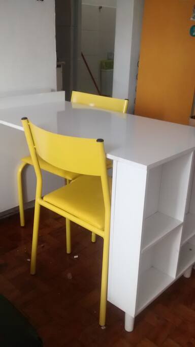 mesa pra refeição e estudos