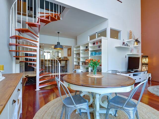 Perth - Beautiful 2 Lvl Apartment 3Bed