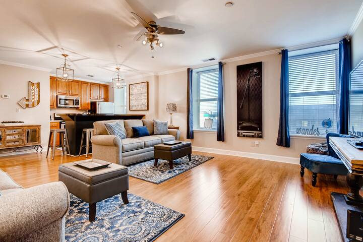 King Beds| WalktoBroad| 2 Bdr | 2 Bath | Pinnacle gallery image 3
