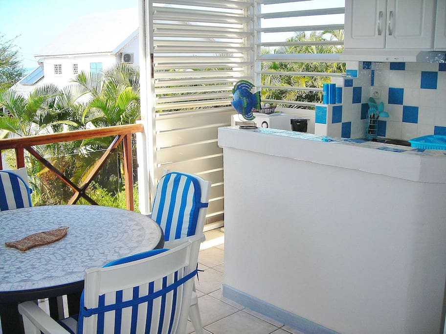 Terrasse + cuisine avec baie amovible.