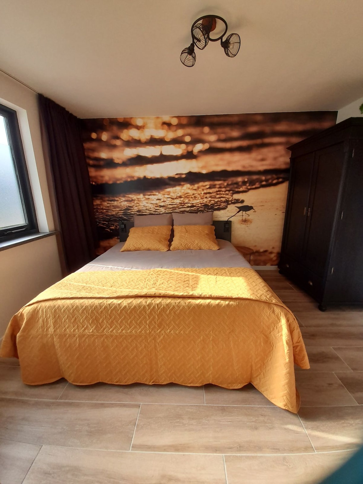 El dormitorio principal espacioso