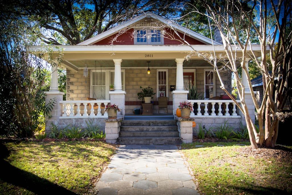 Historic Bungalow Home, Great Front Porch and Cozy