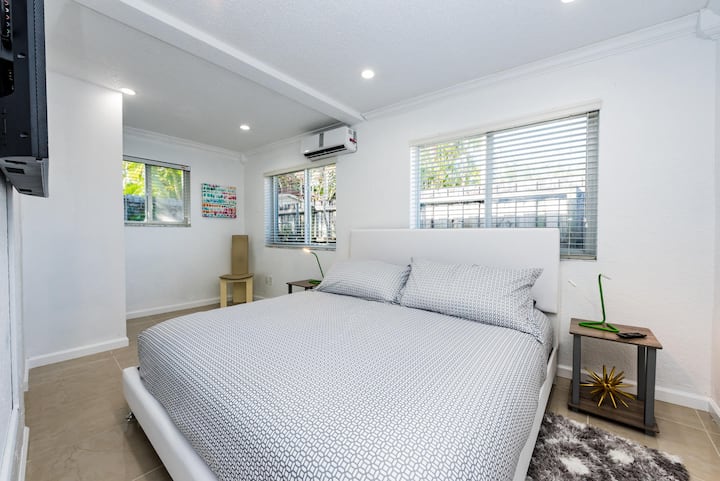 Spavaća soba i bračni krevet (širine 180 - 200 cm)