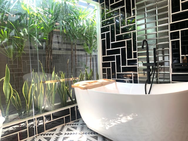 Luxury 11 Bed Rooms Private Villa BKK City Center gallery image 4