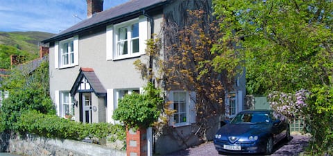Wern Cottage: Quality 2 bedroom cottage near Conwy