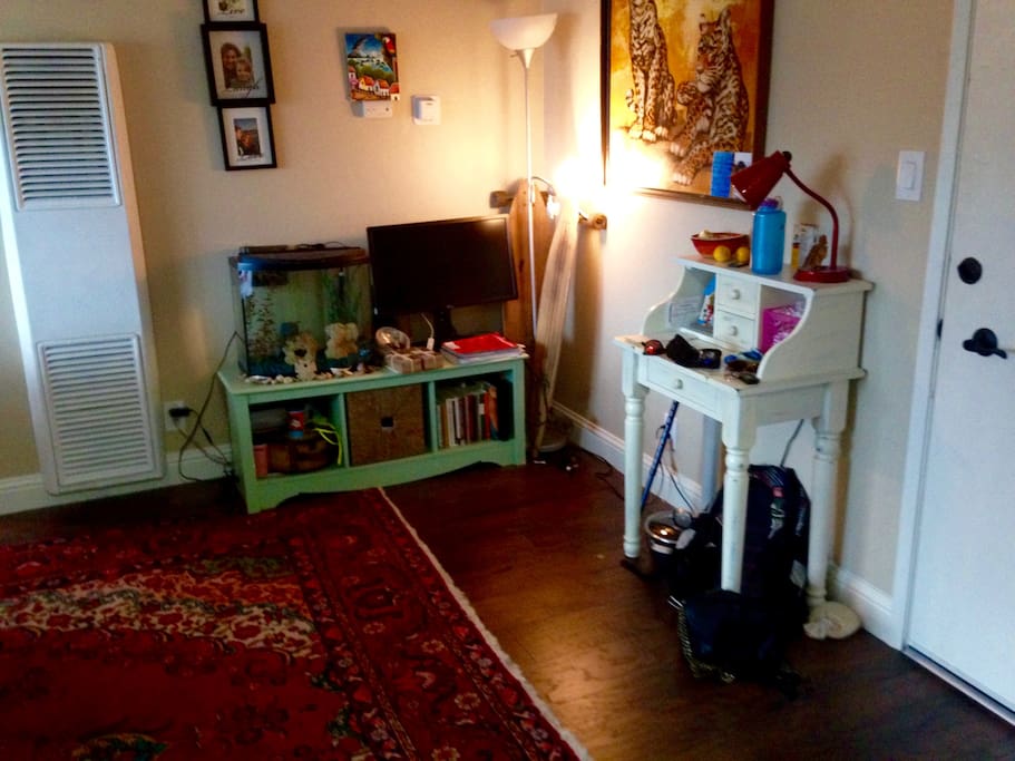 living room space, book shelf