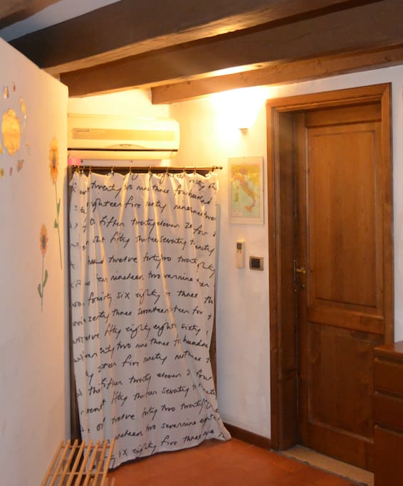 ingresso con porta accesso bagno