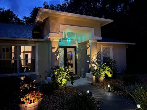 A Little Paradise with a Heated pool!