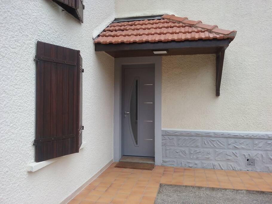 l 'entrée de la location